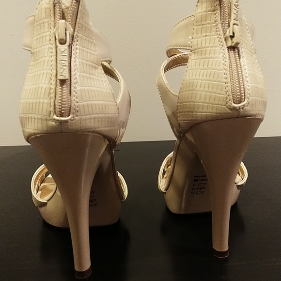 Heels - Picture 3 of 4